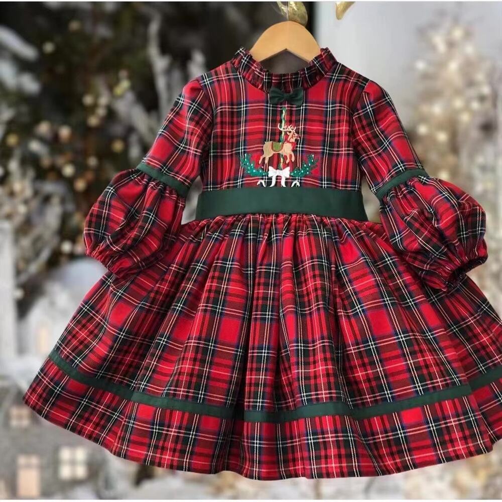 Tartan Plaid Embrodiered Christmas Dress Girl's size 4/5